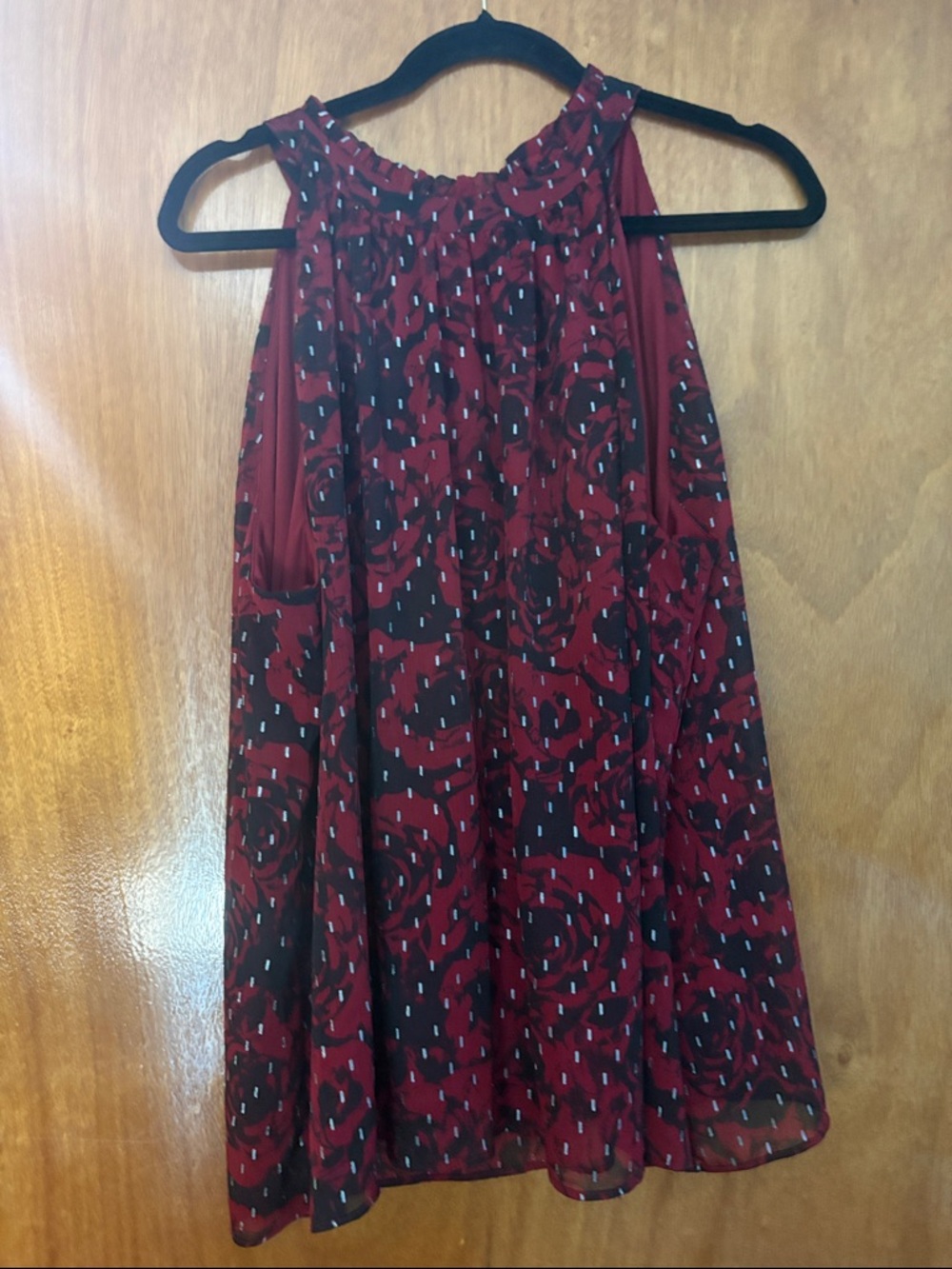 Simply Vera Vera Wang Red and Black Floral Dressy top